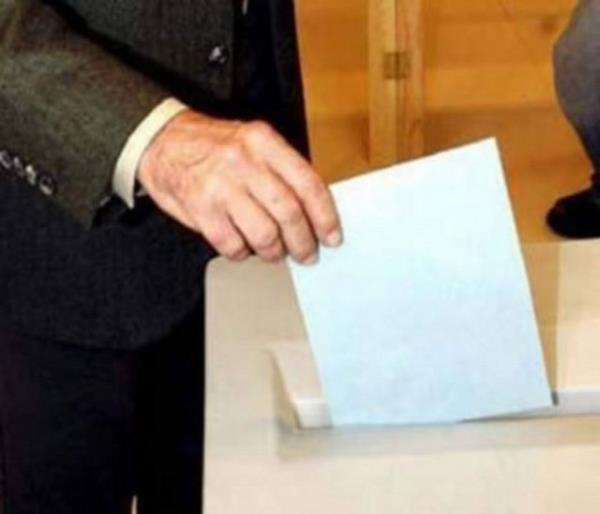 ngiltere'de 2001 seimlerinde 26 milyon kii, Pop Idol'un ilk sezonunda 32 milyon kii oy kulland