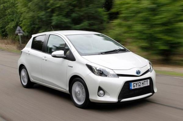 <p>42 Toyota Yaris 1.5 Hybrid CVT 75HP</p>  <p>Yakt tipi: Benzin</p>  <p>Ortalama yakt Tketimi(100km): 3.9 litre</p>