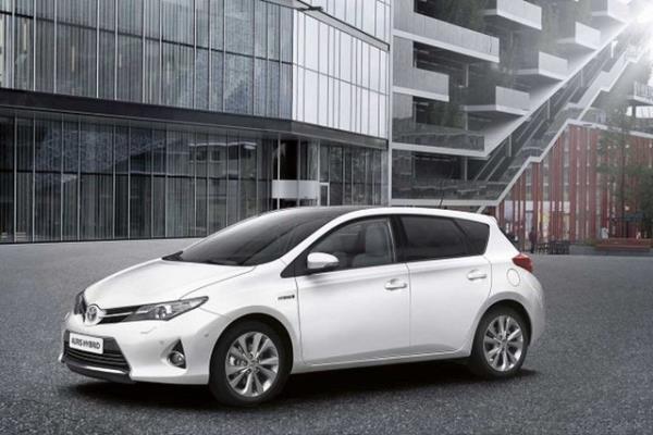 <p>34 Toyota Auris 1.4 D-4D 90HP</p>  <p>Yakt tipi: Dizel</p>  <p>Ortalama yakt Tketimi(100km): 4.6 litre</p>