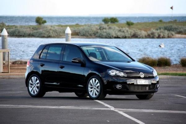 <p>40 Volkswagen Golf 1.6 TDI 105HP</p>  <p>Yakt tipi: Dizel</p>  <p>Ortalama yakt Tketimi(100km): 4.6 litre</p>