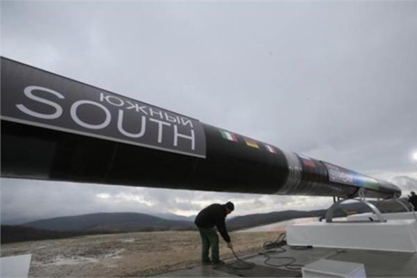 BORU HATLARI DNYAYI DOLAIYOR<br>  Rusya'da gaz, likit petrol gaz ve rafine rnlerin tand boru hatlar u uca eklendiinde dnyann etrafn alt kez dolayor.