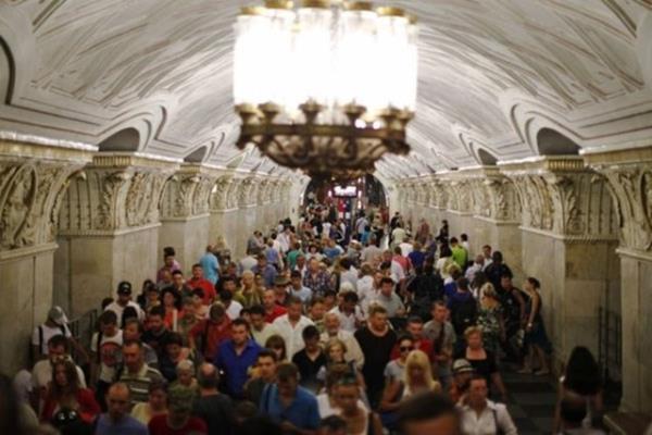 MOSKOVA METROU<br>  Gnde 9 milyon yolcu Moskova metrosuyla seyahat ediyor. Bu Londra ve New York metrolarnn gnlk toplam yolcu saysndan fazla.
