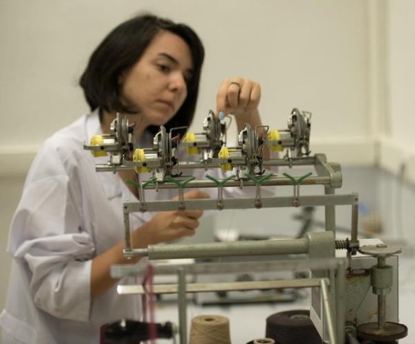 Konfeksiyon teknisyeni-2010:2.700-2015: 3.955