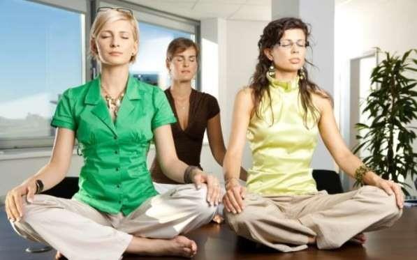 Telefon grmelerinizi ayakta yapn. Mmkn olduunca yryn. Sandalyede otururken yaplan egzersizleri mutlaka her gn yapn.