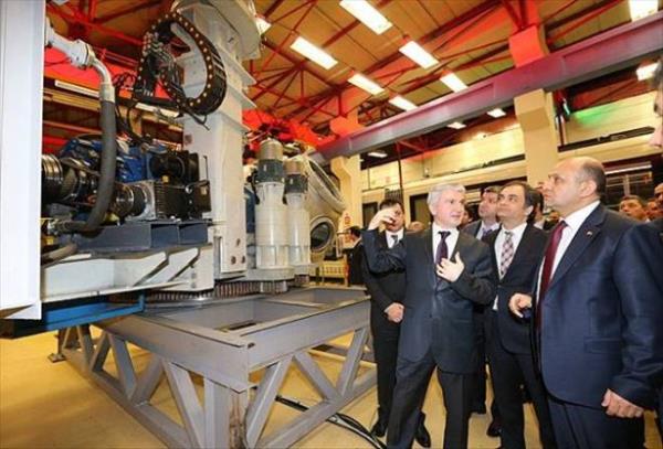 Milli enerji yatrmna destek  <br>  Enerji sektrnde girdi mahiyetinde olan ve retilmesi yksek katma deer salayacak hedef rnler listesi karlarak bunlarn retimine ynelik yatrmlar desteklenecek. Rzgar, gne, hidroelektrik gibi alternatif enerji kaynaklar reten tesislerde kullanlan, makine ve tehizatn yurtii retiminin pay artrlacak. MTA&#8217;nn yurtdnda da madencilik faaliyeti yapabilmesi salanacak. Elektrikli aralar iin prototip batarya retimi gerekletirilecek. Bata finansal ortam iyiletirmeye ynelik olmak zere yerli makine reticilerinin rekabet gcn artracak mekanizmalar oluturulacak.