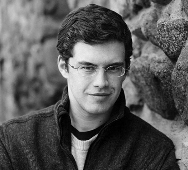 5. Yazar Christopher Paolini<br>  Paolini'yi Inheretence Cycle olarak dalandrlan Eragon drtlemesinin yazar olarak tanyor olabilirsiniz.