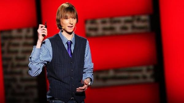 TED 2013'te yapt konumada, dnyann enerji sorununu zecek kk yeralt nkleer reaktrler fikri ile bilim evresinin takdirini toplad.