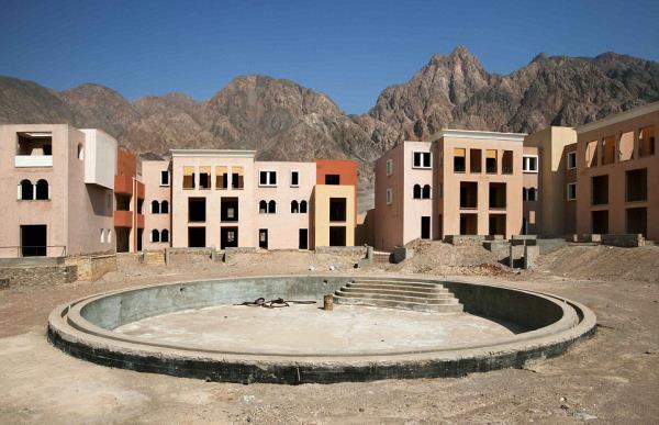 Msr&#8217;n ekiciliini bize gsteren fotoraflar yerine daha ok terkedilmi l ve sahiller gze arpyor.