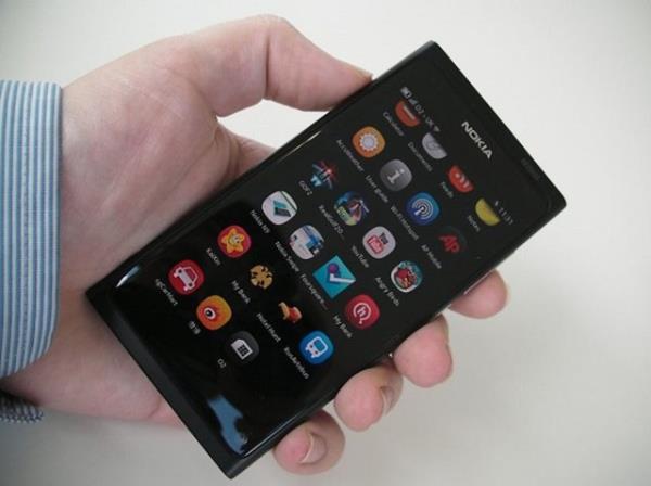 <p>Nokia N9</p>  <p>lemci: 1 GHz Cortex A8</p>  <p>Kamera: 8 MP</p>  <p>Ekran: 3.9 in</p>  <p>letim sistemi: MeeGo OS, v1.2</p>  <p>Fiyat: 889-989 TL</p>