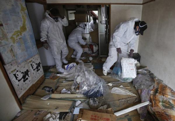 Bazen kimsenin haberi olmadan len ve gnler hatta haftalar sonra farkedilen cesetlerin bulunduu evlere giriyorlar.