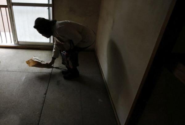 Bir iek, yine de hibir eyin unutulmadnn gstergesidir...