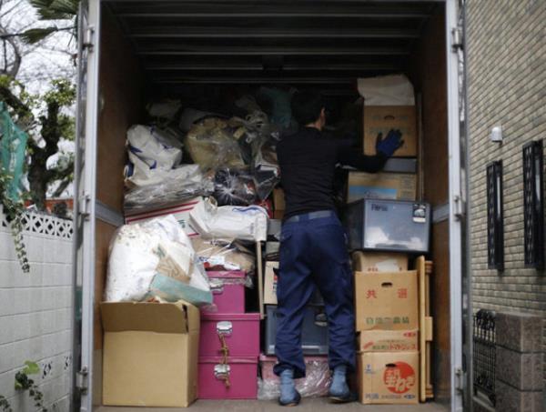 Ve tm kantlar bir kamyona yklenir...