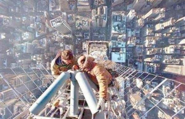 Mobil telefon kulesinin bakm grevlisi