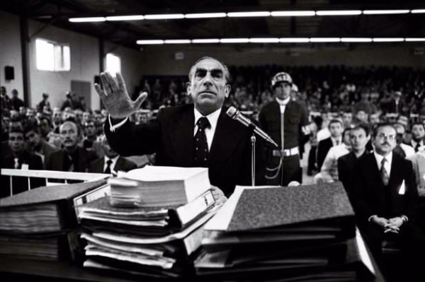 12 Eyll sonras askeri mahkemede yarglanan Alparslan Trke savunmasn yapyor,1981.