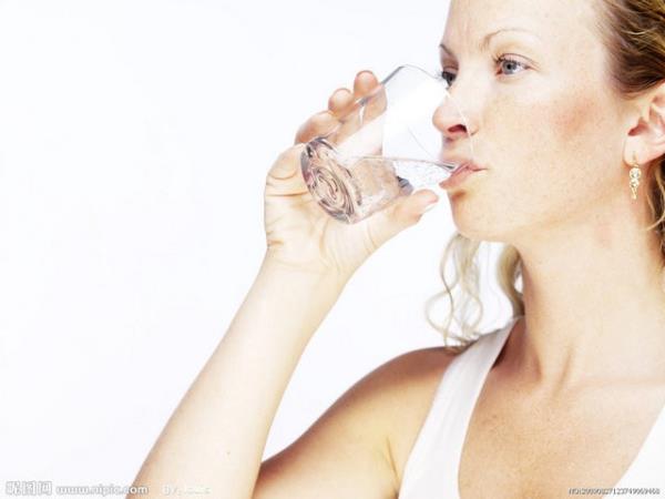 Su<br>  Hayatn kayna olan su, oksijenden sonra en nemli ihtiyacmz. nsan yemek yemeden haftalarca yaayabilir, fakat susuz ancak birka gn yaayabilir.