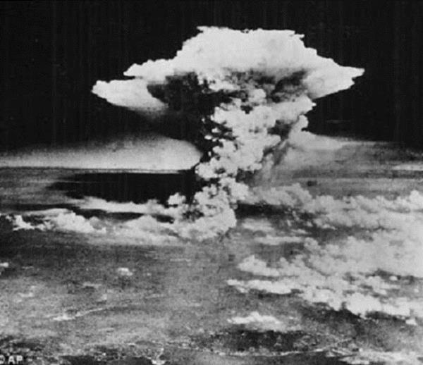 Hindistan'n ilk nkleer denemesi<br>  1974 ylnda "Smiling Buddha" kod adl nkleer bomba