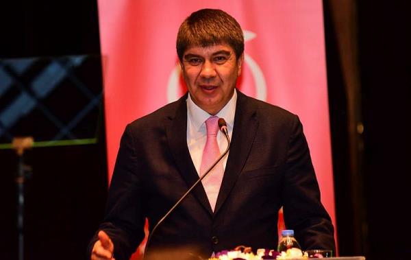 Trenin al konumasn yapan Antalya Bykehir Belediyesi Bakan Menderes Trel, bir haftadr perdede grnen sanatlarda deil perdenin arkasnda olan emekileri de hep birlikte hissettiklerini belirtti. Trel, 'Byk Antalya Film Formu'na(AFF) yepyeni bir heyecan saladk. Bu heyecana henz iinde olmayanlar sahip deil. Deerli konuklar Trkiye'de festivallerin Trk sinemasna katks inkar edilemez. Festivallerin rol her zaman nemli olmutur. Felsefeyi, edebiyat, k bilimini grsel mutfanda karlayan festivalleri nemsiyoruz. Altn Portakal sinema mutfann perde arkasn perdede grnmeyen gen sanatlar desteklemek iin km bir projedir''dedi