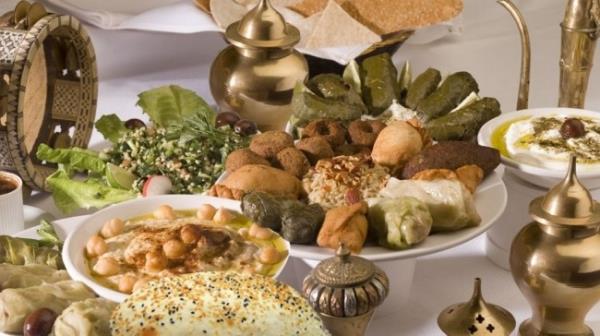 Muinddn iti tuz ile ilgili &#8220;Tuzdaki klor, midede sindirim iin gerekli olan hidroklorik asidi bedenin retebilmesi iin gerekli klor kaynadr. Bu yzden yemekten nce bir para tuz almakla, yemek ncesinde herhangi bir asit azlnn meydana gelmesi nlenmi olur&#8221; yazar.