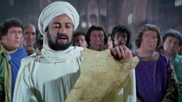 ok sayda rivayet Hz. Muhammed&#8217;in yemek ncesinde el ve azn ykadn, sonra da besmele ekerek yiyip itiini bildirir. Bu ekilde yapmak yemein bereketini arttrd gibi daha az yemekle doymay salamakta.