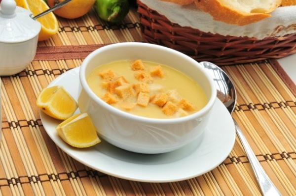 Ebu Said el-Hudri&#8217;den bir rivayete gre Peygamberimiz iilecek eyin flenmesini yasaklamtr. Scak yemek yenilebilecek sya gelene kadar sabredilmelidir.