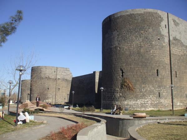 DYARBAKIR SURLARI (2015)