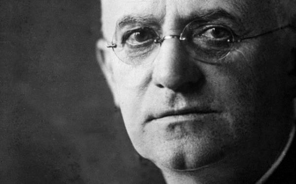 "M BTT, BEKLEMEK NYE?" Dnyann en byk fotoraf irketlerinden biri olan Eastman Kodak'n kurucusu olan George Eastman, hayatnn son yllarnda birbiri ardna gelen hastalklarla geirdi.