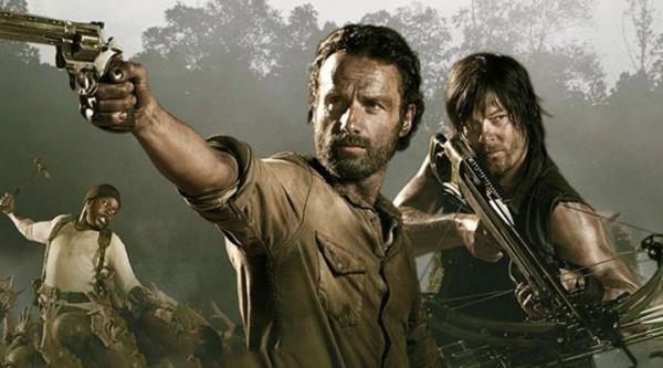 2 "The Walking Dead"<br>6. sezonundaki TWD, son blmyle birlikte sezon arasna girdi ve heyecan dolu bir anda biterek yeni blm iin ardnda sabrszlanan izleyiciler brakt. Bu yl temposunu kaybettii eletirileri artsa da yine en iyiler arasndaki yerini koruyabildi.