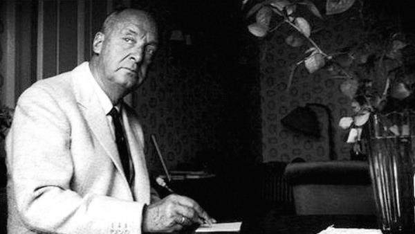 Vladimir Nabokov<br>Nabokov kymeti hi bilinmemi ve fakat mesleinde olduka baarl bir bcekbilimciymi. Kelebek evrimi konusundaki teorisi 2011&#8217;in balarnda DNA analizi kullanlarak kantlanm.