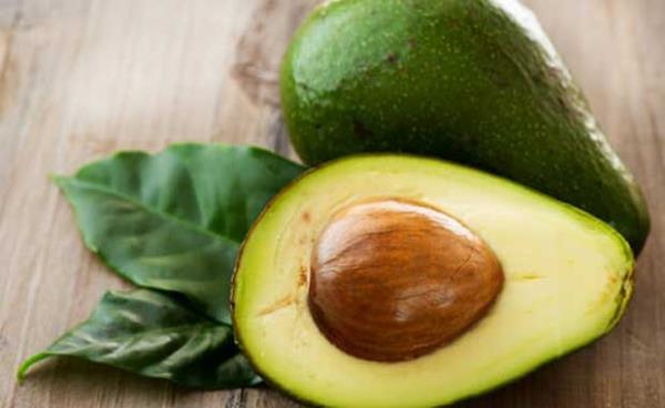 Avokado<br>E vitamini asndan olduka zengin. Bylece serbest radikallere kar ieriden de etki ediyor.