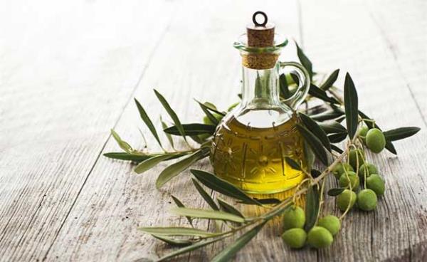 Zeytinya<br>Souk preslenmi hali salkl yaam iin bire bir olan bu ya, erken yalanma ve krklklar iin mkemmel bir silah. Doymam ya asitleri hcreleri tehlikelerden koruyor.