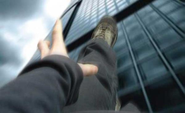 Dmek  <br>  Ryada dtn grmek iyiye iarettir. Dtn gren kiinin borlarndan kurtulacana refaha ereceine delalet eder. Fakat, eer den kii bir yerini incitmise o kiinin skntl gnler geireceine inanlr.