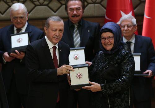 28 yl nce vefat eden mtefekkir Cemil Meri'in dln kz mit Meri ile olu Mahmut Ali Meri ald.