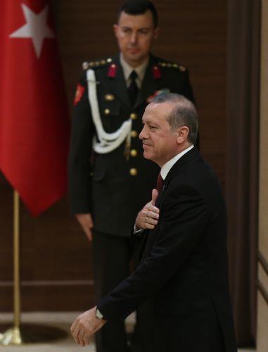 'Kltr ve Sanat Vefa dl'ne layk grlen merhum mtefekkir Cemil Meri'in biyografisinin yanstld srada Cumhurbakan Erdoan duygulu anlar yaad.