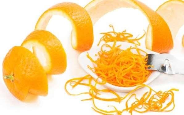 Cildi sklatrmak iin, portakal bir eit tonik gibi kullanabilirsiniz. Serbest radikaller genellikle krklara ve yanaklarda sarkmaya neden olur.