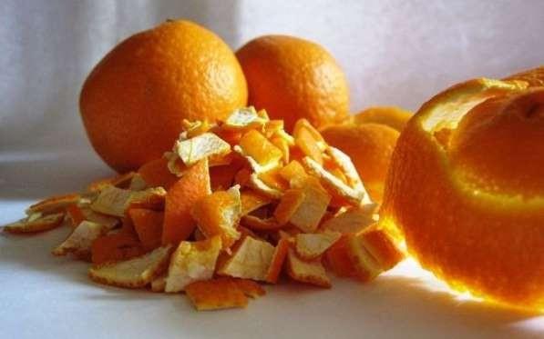 Portakal kabuklarndan peeling yapmak, cildin beyazlamasn da salar. Ciltteki zararl olan UV nlarnn etkisini azaltmaya yardmc olur.