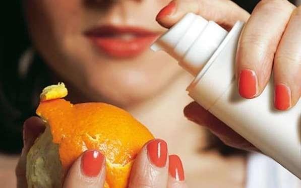 Cildinizi canlandrmak iin, kendinize harika bir ferahlatc sprey hazrlayabilirsiniz. Suyla eit oranda kartrdnz portakal suyunu bir sprey iesine koyun ve buzdolabnda tutun. Cildinize sk sk bu spreyi skarak ferahlk verebilirsiniz.