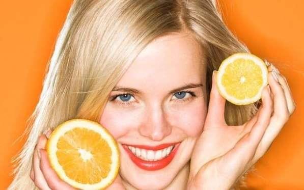 Ayrca 2 portakal suyunu skp, bir buz kalbna dkp dondurun. Cildinizi mat ve cansz hissettiinizde bu buz kalplarn cilt zerinde gezdirerek, gzeneklerin almasn salayabilirsiniz.