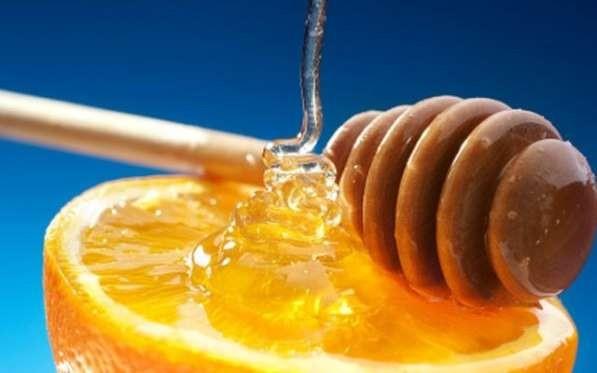 Portakal suyunun sanz iin mkemmel bir bakm rn olduunu biliyor muydunuz? Bir portakaln suyuna, bir kak bal ekleyin ve biraz suyla kartrn ve kremsi bir doku elde edin. Sanz ampuanla ykadktan sonra, bu karm uygulayn, 5-10 dakika bekletin ve durulayn.