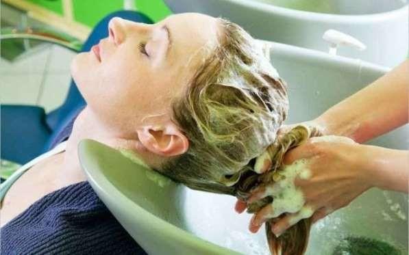 Portakal suyunun kepei kontrol etmenizde byk faydas vardr. Portakal kabuklarn kaynatn ve kendinize bu suyla bir durulama suyu hazrlayn. Banyoda salarnz ykadktan sonra, durulama suyu olarak bu suyu kullanabilirsiniz.