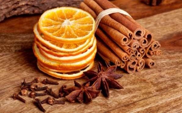 Kurutulmu portakal kabuunu, tarn ve kakuleyi biraz suyla kaynatn. Kokusu tm evi saracak ve kendinizi tazelenmi hissetmenizi salayacaktr.