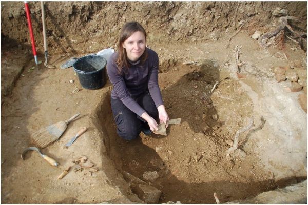 TE KANUN'NN BULUNAN KAYIP MEZARINDAN KARELER...