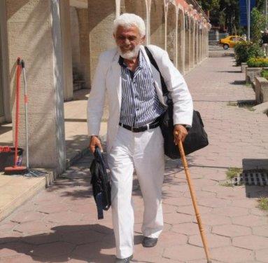 Gedik, kitap satndan elde ettii parayla geimini saladn ve kzn niversite okuttuunu syledi.     Yeilam'da 600 yakn filmde Trk Sinemas&#8217;nn nemli yldzlaryla kamera karsna geen ve "Sinemann kt adam" olarak tannan hsan Gedik, zor koullarda yaam mcadelesi veriyor.