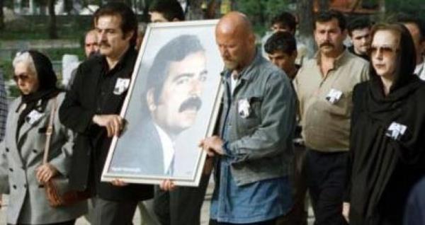 Srekli basn kart sahibi olan Baradan, parann insana en ok yallkta gerekli olduu felsefesini benimsedii iin planl programl yaad ve pek ok meslektann yaad yokluu grmedi.