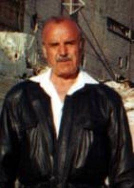 ASOD yesi olan sanat, 2003 ylnda bir dizi filmin ekimi iin gittii Erzurum'da rahatszlanp stanbul'a dnmesinden ksa bir sre sonra kalp krizi neden yaamn yitirdi.