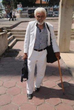 Kendisini sinema sektrnde hep "Kt adam" olarak kullandklarn belirten Gedik, "600&#8217;n zerinde filmde oynadm. Ayhan Ik'lardan sonra kim varsa hepsiyle oynadm. Teklif olsa diyorlar ama, armyorlar ki. arlmayan yere de gidilmez."    Gedik'in satt kitaba zellikle esnaf ilgi gsterdi ve kitab satn alarak destek olmaya alt.