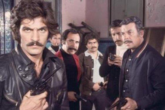 Onun da hayatnn son dnemi zor koullarda geti. 2002 ylnda akcier kanseri nedeniyle hayata veda etti.