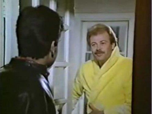 Trk sinemasnn en karizmatik kt adamlarndan biri olan Nuri Alo, aslnda ok farkl meslek dallarnda alt. Bir bankara kredi istihbarat eflii, daha sonra da bir ila firmasnn blge temsilciliini yapt. Bir sre de mankenlik yapan Alo, 1970'li yllarn banda sinemaya geti. Onu son alarak Nekrt adl filmde izledik. En geni hayran kitlesine sahip olan kt adamlardan biri Nuri Alo.