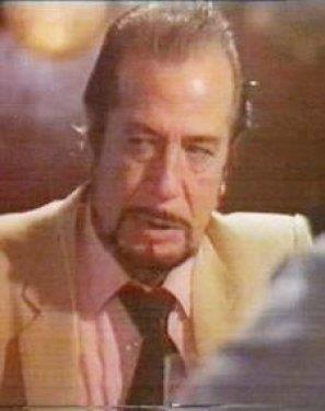 <p><b>EN KARZMATK KT ADAM</b></p>    Parlak ve baknca insan rperten mavi gzleriyle, sigaray sere parmann arasna skptrp tutuuyla sinsi, gaddar, acmasz bir kt adamd. Bir ok filmde Cneyt Arkn ile beraber oynad.