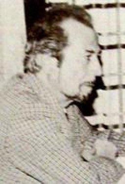 Film evrelerinde, oynad filmlerden elde ettii kazancn kendi ynettii filmlere yatran gerek bir sinema sevdals olarak tannd.