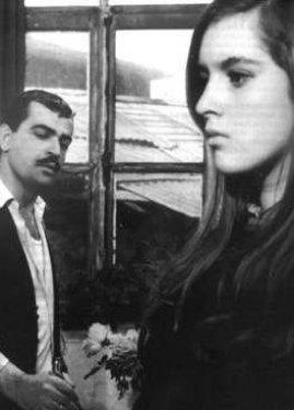 <p><b>EN Y KALPL KT ADAM</b></p>    Kimi zaman 'arkada canms sevimli dost" kimi zaman da "kt adam" olarak Yeilam'n unutulmazlar arasna adn yazdrd. alma hayatna foto muhabiri ve gazeteci olarak balad. Kaderi zmir'de bir lokantada otururken deiti. Lokantaya gelen bir film yapmcs fiziini beenince sinemaya adm att. 1965 ylnda ilk baroln oynad Hseyin Baradan ekilin Aradan filmi nedeniyle ad onu hi izlememi gen kuaklar arasnda bile popler oldu.